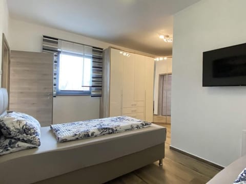 in Heselbach mit Grill, Whirlpool und Garten