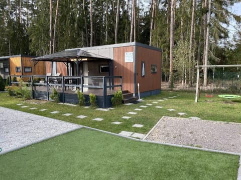 in Wackersdorf mit Grill, Terrasse und Garten