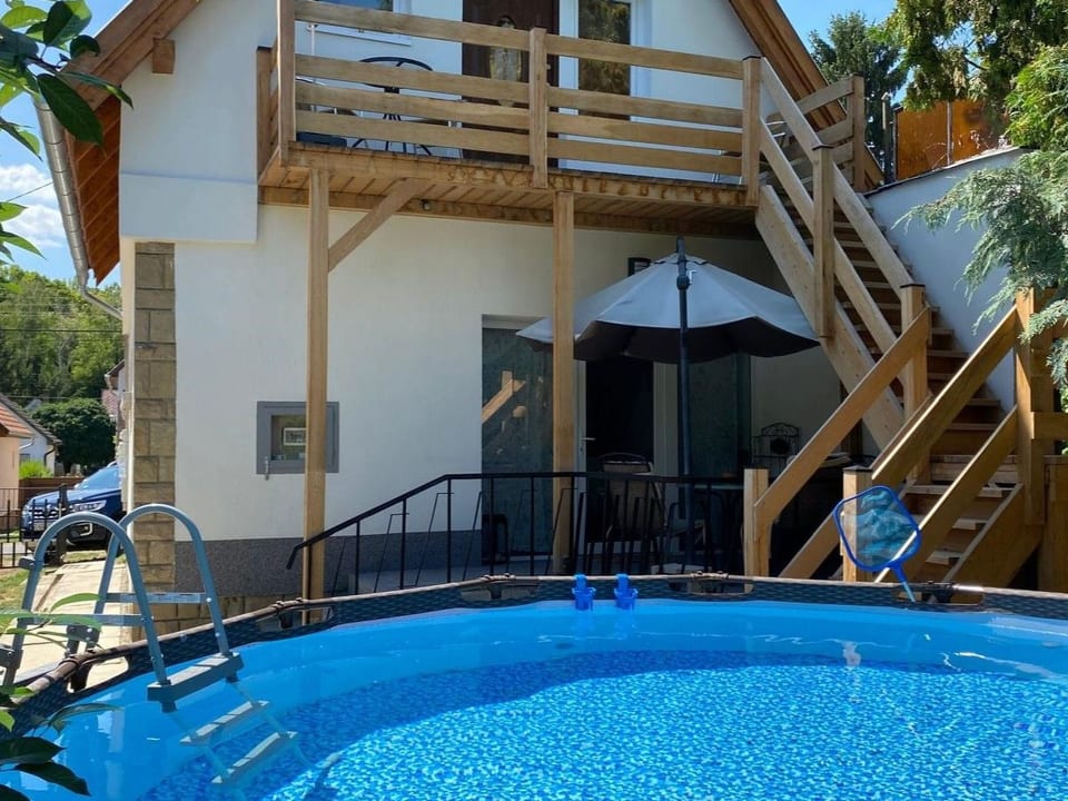 Freistehendes Ferienhaus in Dombóvár mit Terrasse und Garten - Dombóvár District