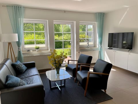 mit Terrasse