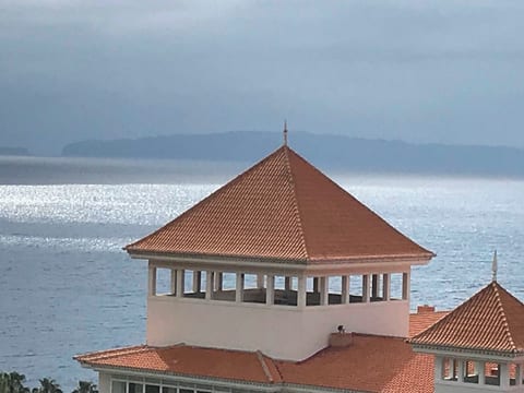 mit Blick auf das Wasser