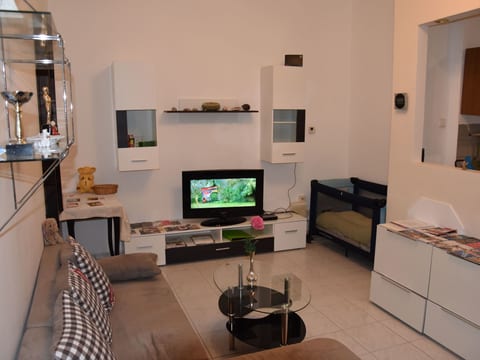 Charmante Wohnung in Fünfhaus mit Garten