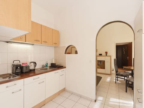 Wohnung in Fünfhaus mit Garten