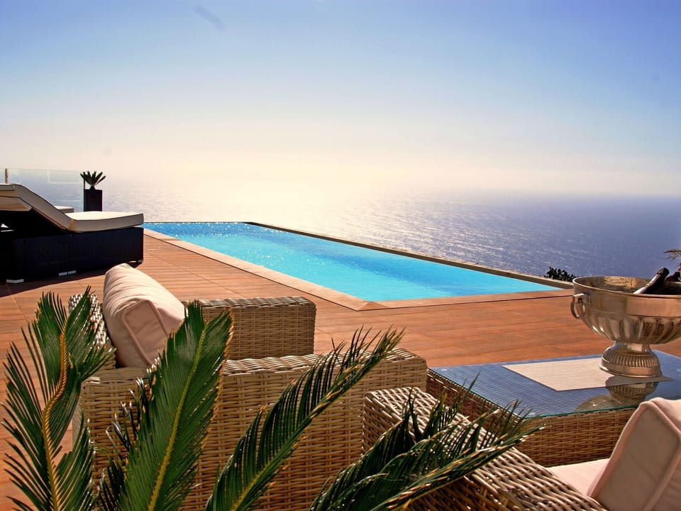 Moderne Architekten-Villa mit Infinity-Pool und Meerblick - Puntagorda