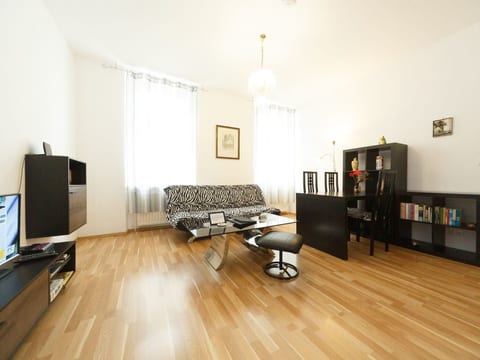 Appartement in Fünfhaus mit Garten