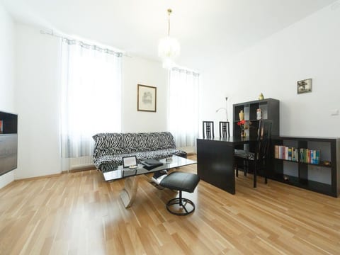 Appartement in Fünfhaus mit Garten