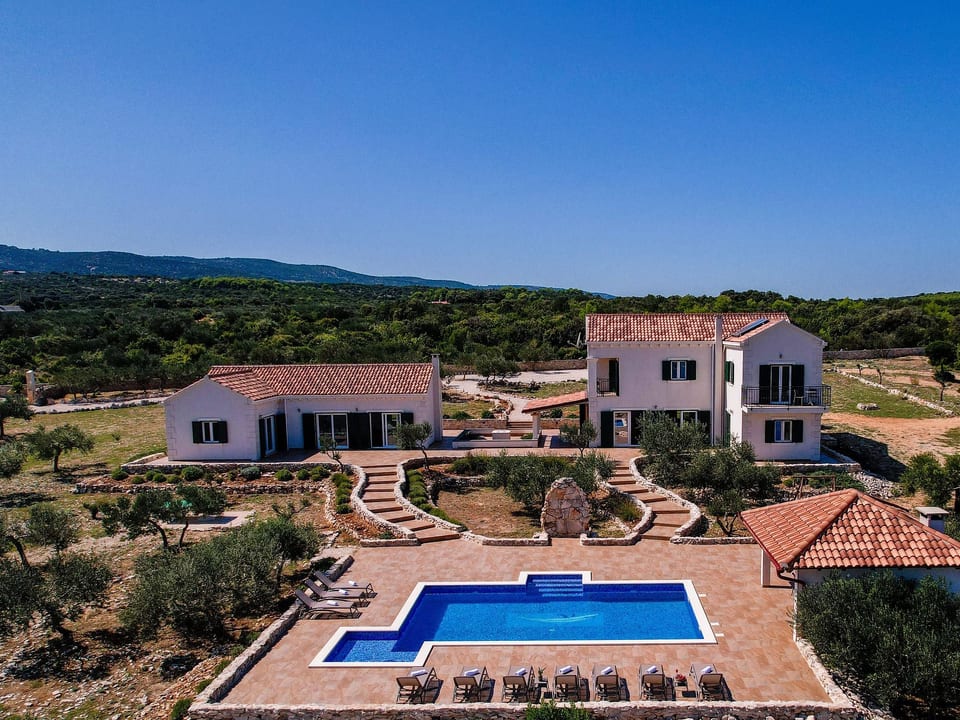 in Pučišća con Piscina Privata - Pučišća