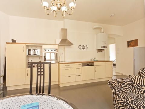 Große Ferienwohnung in Fünfhaus mit Garten