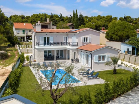 Villa in Premantura mit privatem beheizten Pool und Sauna