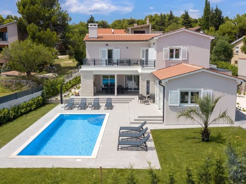 Villa in Premantura mit privatem beheizten Pool und Sauna
