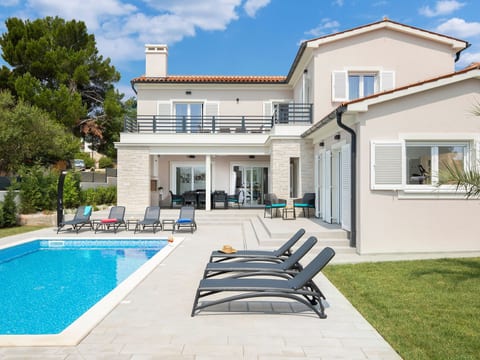 Villa in Premantura mit privatem beheizten Pool und Sauna