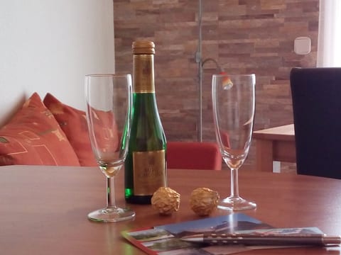 mit Balkon