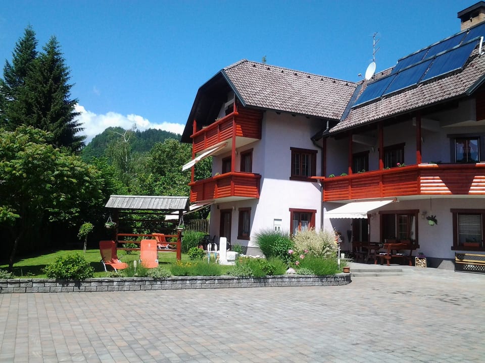 mit Balkon - Goreljek