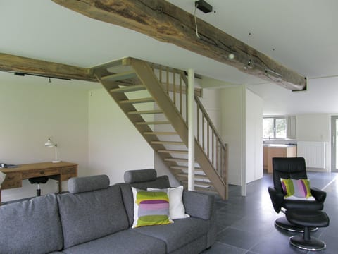 Nette Ferienwohnung mit Terrasse, Pool und Garten
