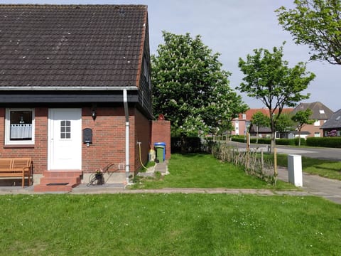 mit Garten, Grill und Terrasse