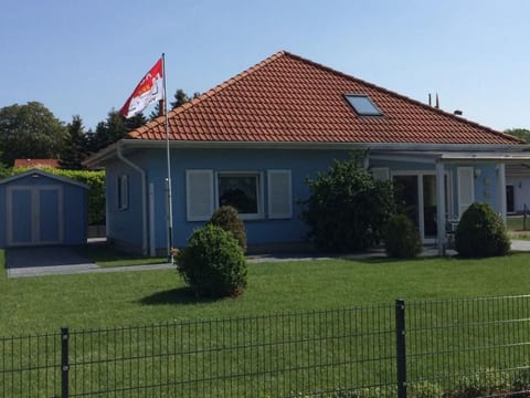 in Wischuer mit Terrasse, Grill und Garten