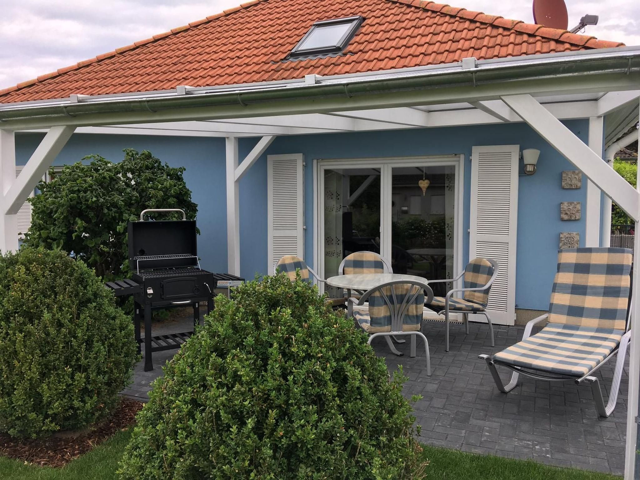 in Wischuer mit Terrasse, Grill und Garten