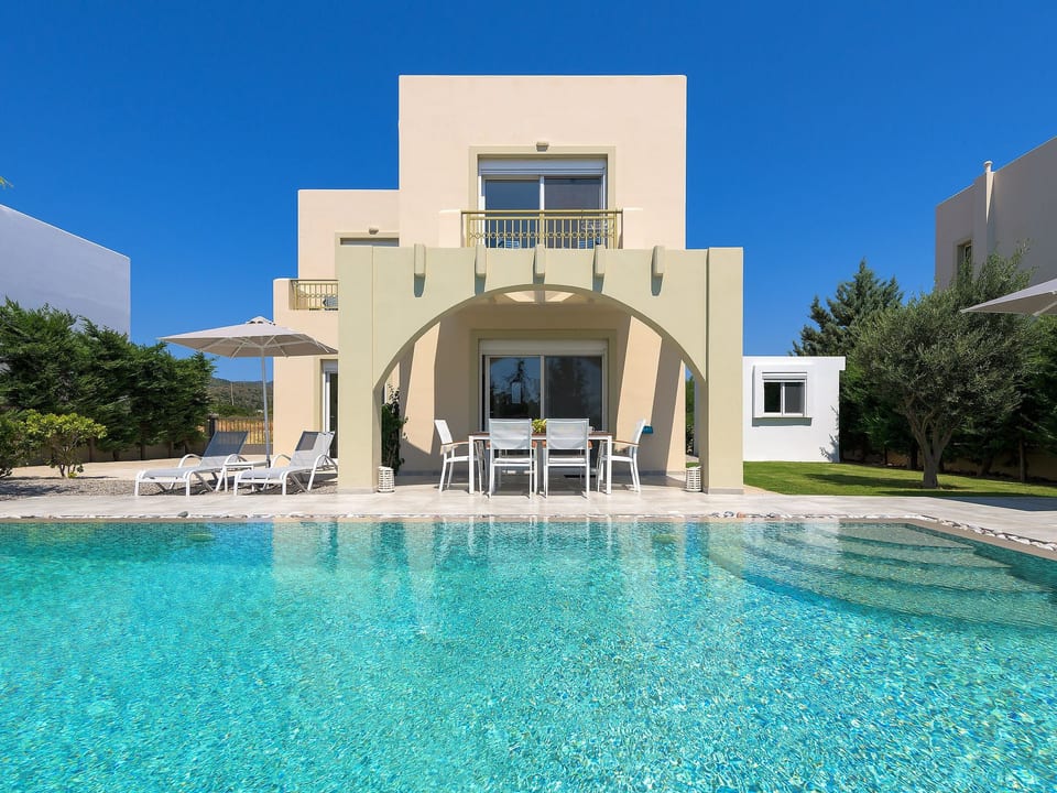 Casa arredato con cura in posizione tranquilla con piscina riscaldata e vista mare - Gennadi