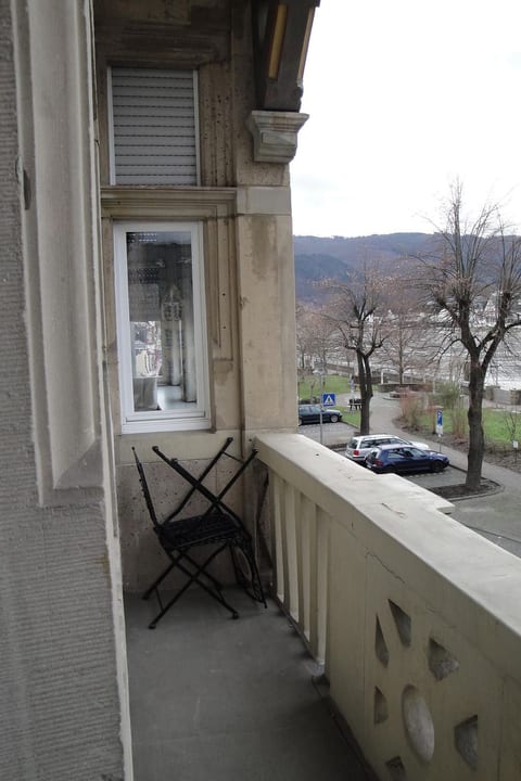 Wohnung in einem historischen Gebäude mit Balkon und Blick auf die Mosel