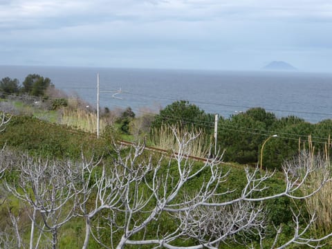 Ferienvilla bei Tropea mit Blick auf das Meer und die liparischen Inseln