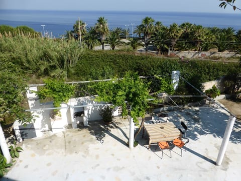 Ferienvilla bei Tropea mit Blick auf das Meer und die liparischen Inseln