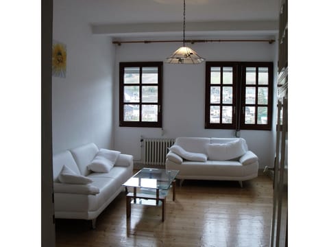 Wohnung in einem historischen Gebäude mit Balkon und Blick auf die Mosel