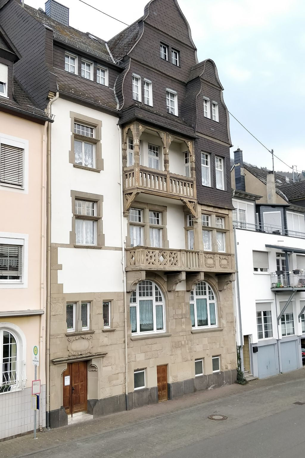 Wohnung in einem historischen Gebäude mit Balkon und Blick auf die Mosel