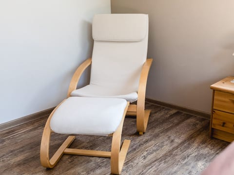 mit Parkplatz und Fahrradunterstellmöglichkeit mit Balkon nah am Wald