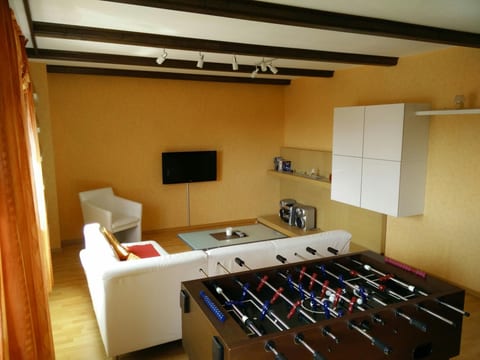 Großzügige Ferienwohnung mit Garten und Terrasse, nur zwei Kilometer vom Strand