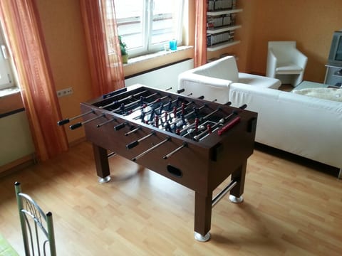 Großzügige Ferienwohnung mit Garten und Terrasse, nur zwei Kilometer vom Strand