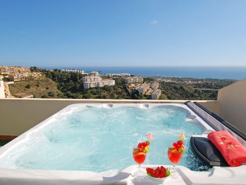 Penthouse, Jacuzzi, Meerblick, BBQ,wifi, AC