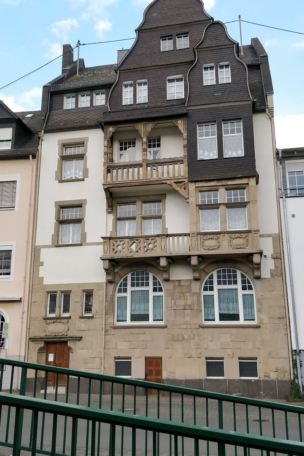 Wohnung in einem historischen Gebäude mit Balkon und Blick auf die Mosel