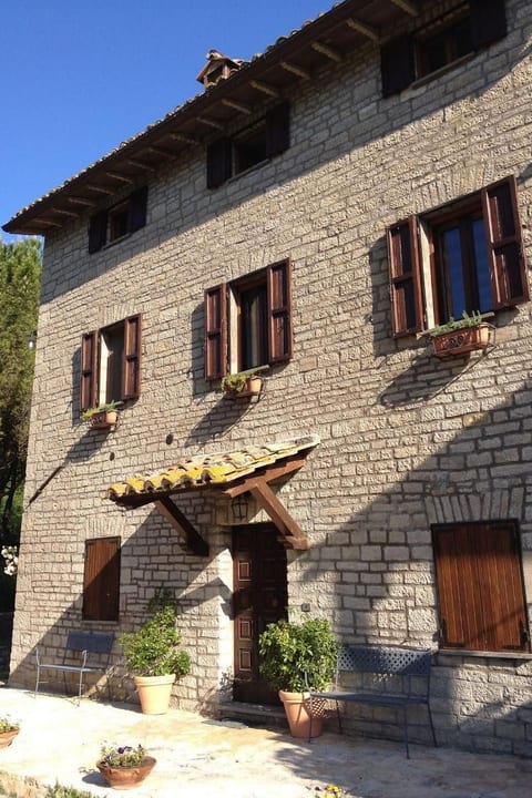 Altes Haus in Rotecastello mit großem Pool