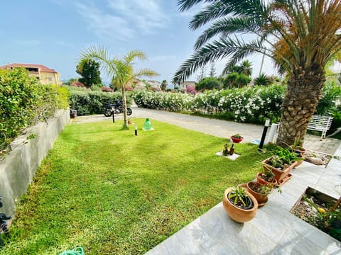 Villa Oasi, 50 m vom Strand entfernt, klimatisiert