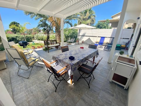Villa Oasi, 50 m vom Strand entfernt, klimatisiert