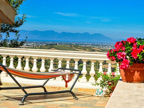 mit privatem Garten, Meerblick und Gemeinschaftspool