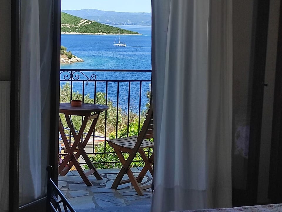 Mylos Trikeri - Alogoporos