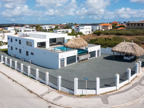 Penthouse mit Meerblick und Infinity-Pool Jan Thiel Curacao