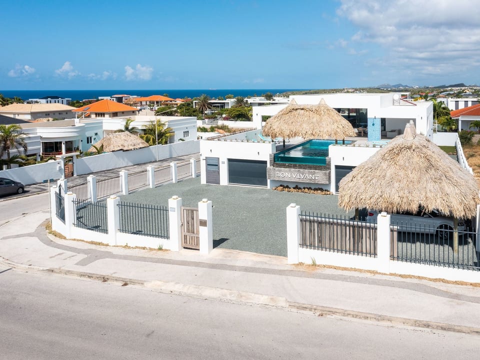 Attico con vista mare e piscina a sfioro Jan Thiel Curacao - Jan Thiel