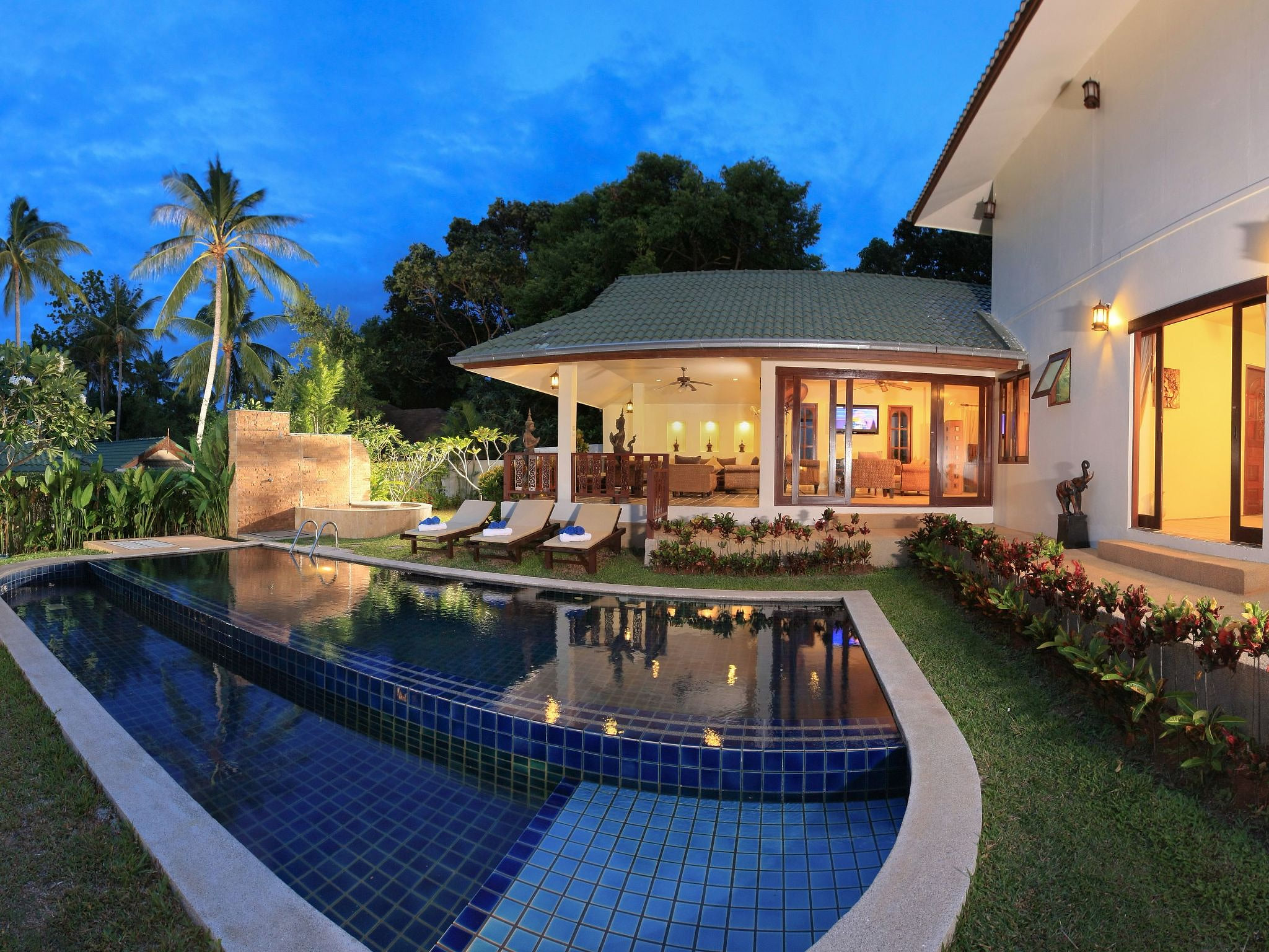 Villa mit Blick auf das Wasser