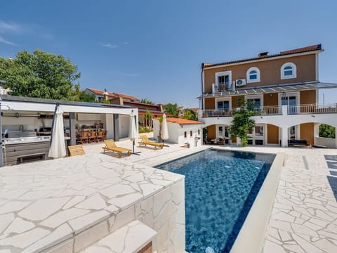 Wohnung "Novi mali" - Pool, Whirpool, Strandnähe