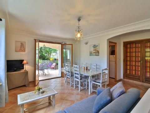 Appartement in Le Bar-Sur-Loup mit Eigenem Garten
