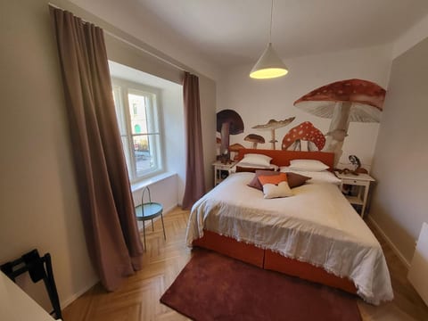 Orange Flat neben K-F-Universität, neu und gemütlich, mit Parkplatz