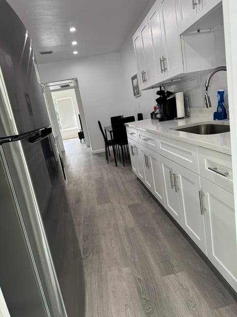 Renovated Condo Lake Eola View Great Location