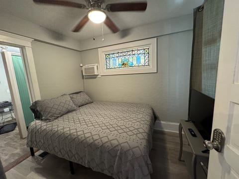 TINY unit in cottage in the middle of Downtown