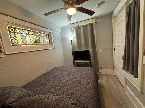 TINY unit in cottage in the middle of Downtown