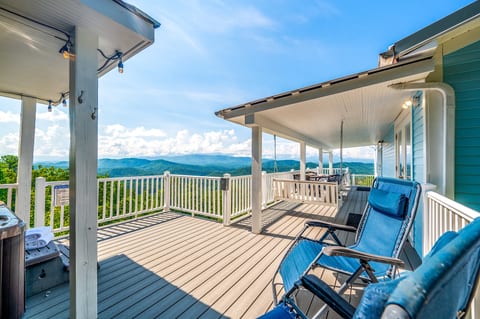 Several outdoor seating options