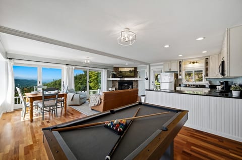 Enjoy a game or an ongoing tournament during your stay.
