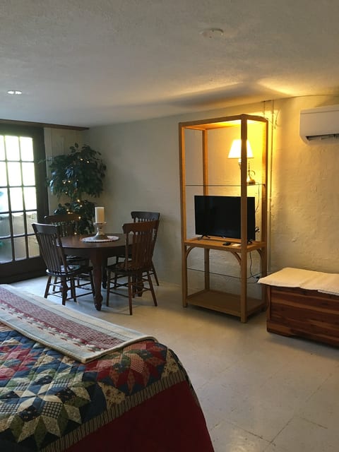 Dining, Streaming TV, WiFi, & individually controlled Mini-Split HVAC. Hope chest for luggage placement convenience. All new paint in Guest Suite areas.