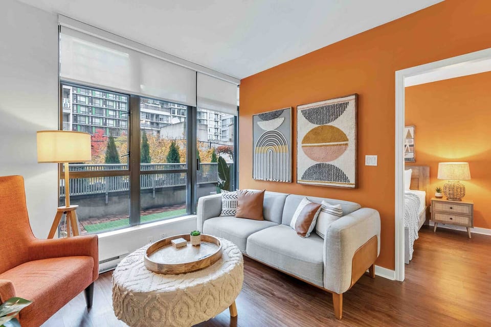 Vibras Boho con *Patio Exterior* Estacionamiento Gratis y WIFI Rápido - Vancouver